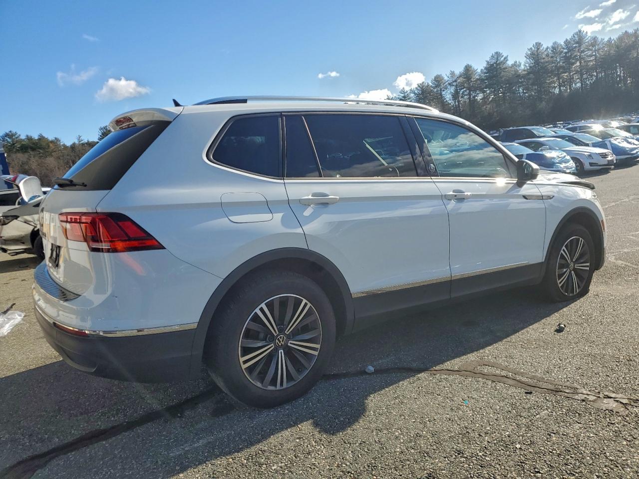 2024 VOLKSWAGEN TIGUAN SE photo 3
