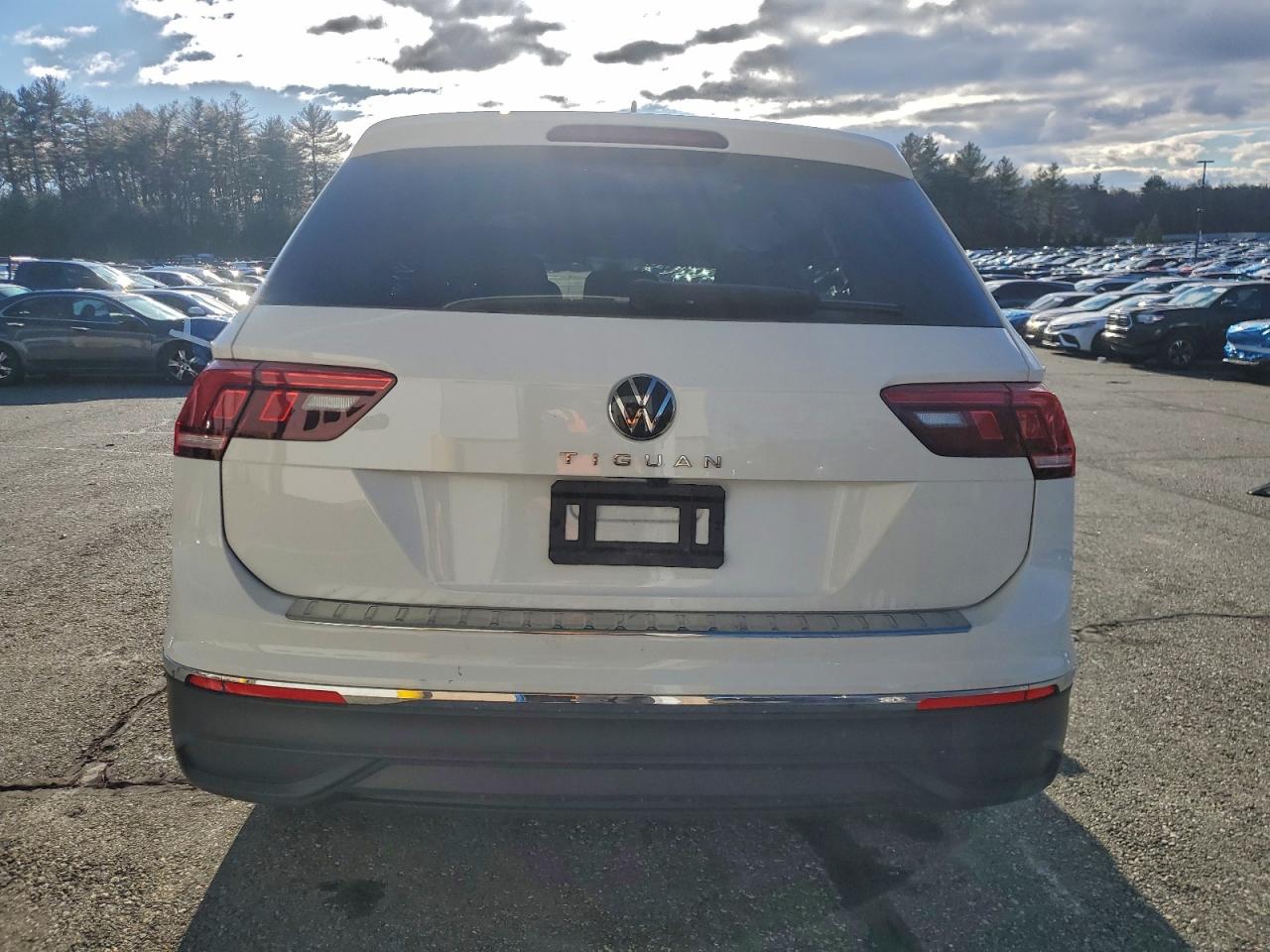 2024 VOLKSWAGEN TIGUAN SE photo 6