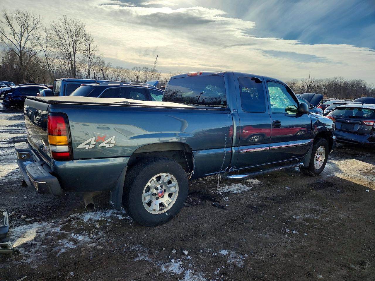 2007 GMC NEW SIERRA K1500 CLASSIC photo 3