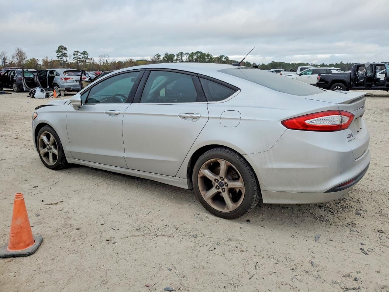 2016 FORD FUSION SE photo 2