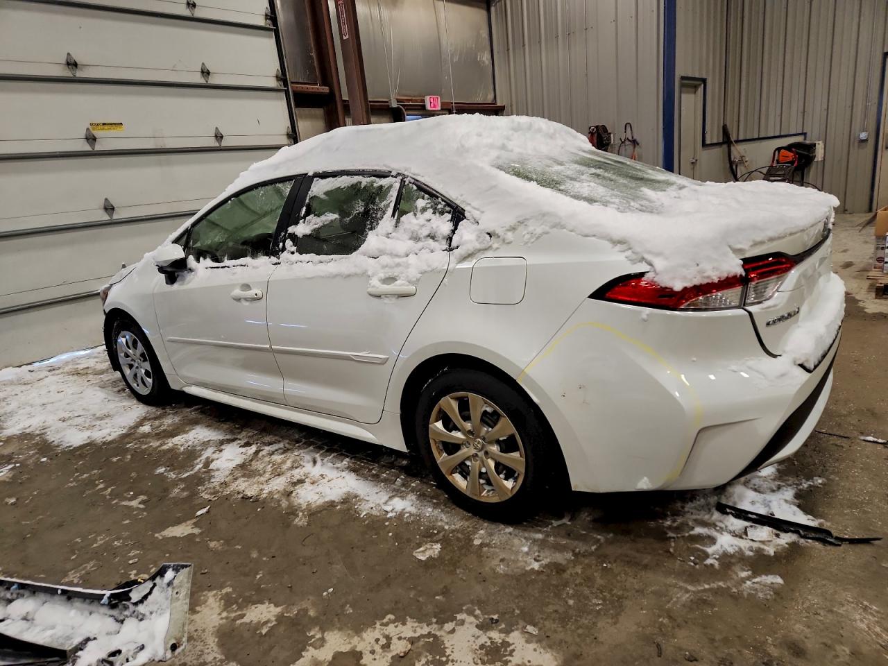 2020 TOYOTA COROLLA LE photo 2