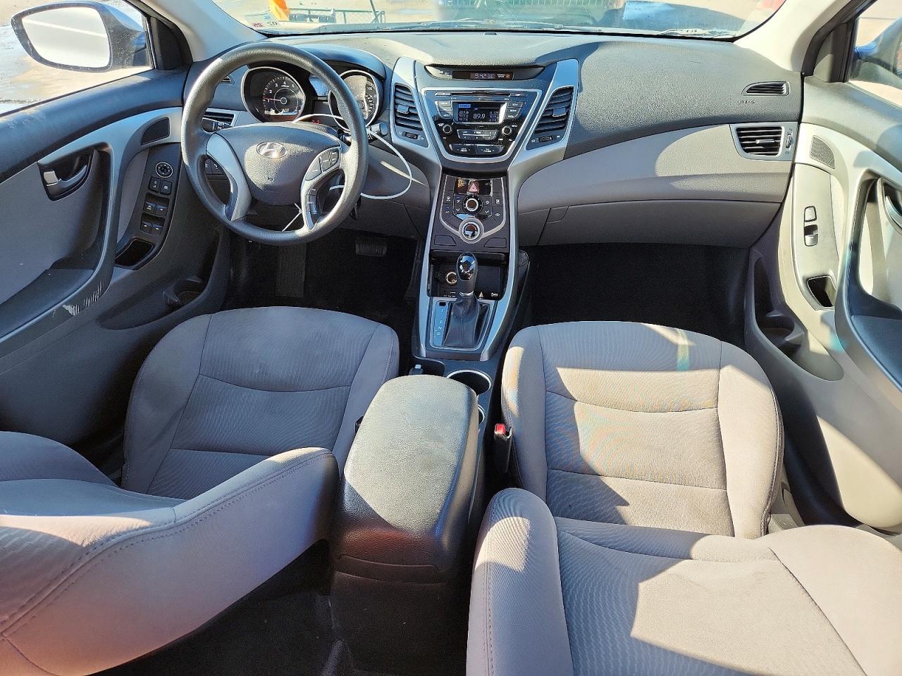 2016 HYUNDAI ELANTRA SE photo 8