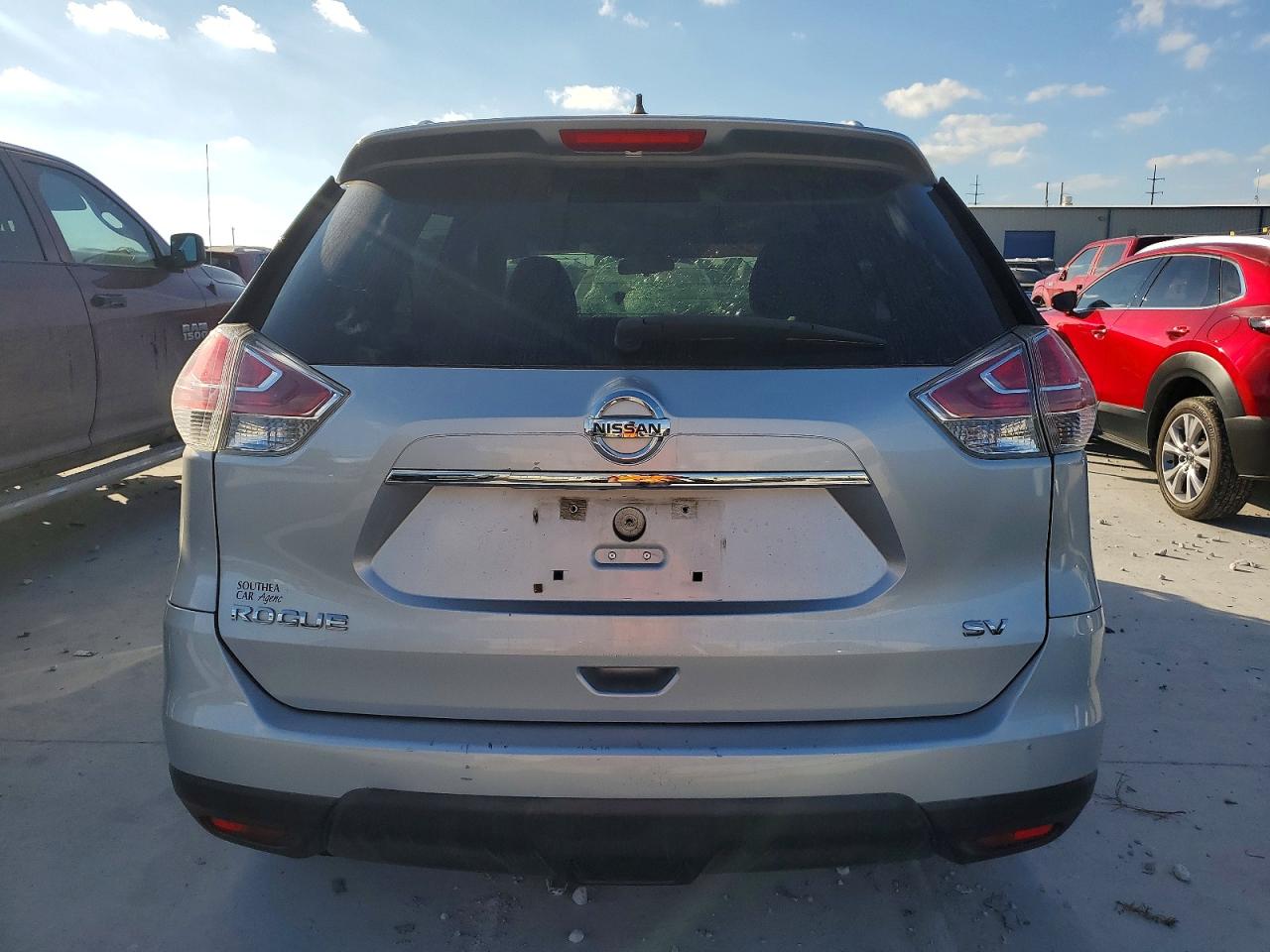 2016 NISSAN ROGUE SV photo 6
