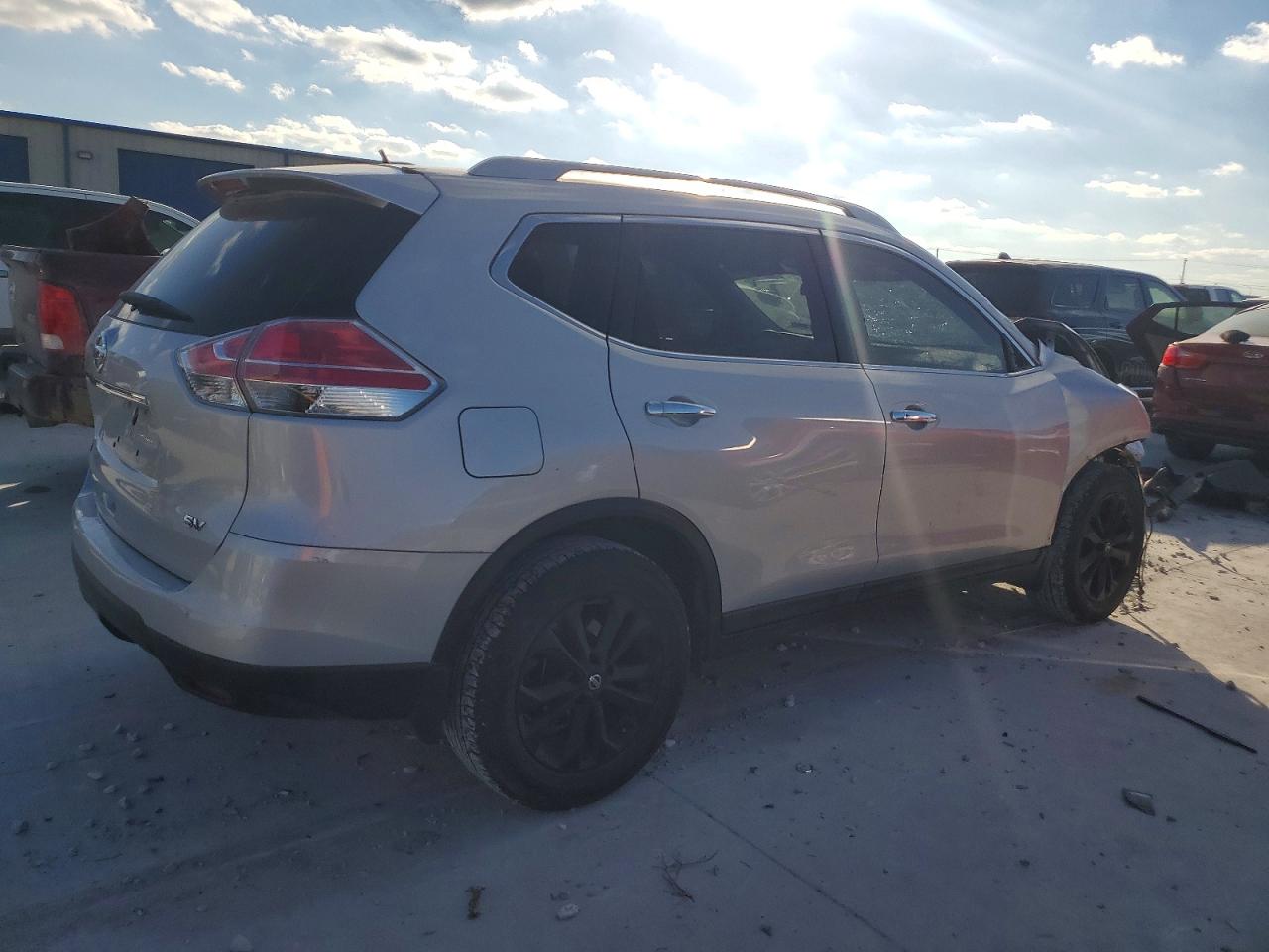2016 NISSAN ROGUE SV photo 3