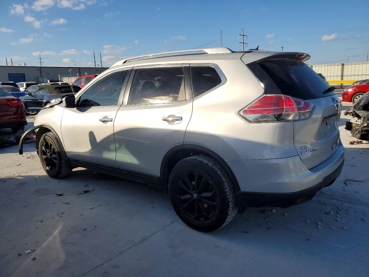 2016 NISSAN ROGUE SV photo 2