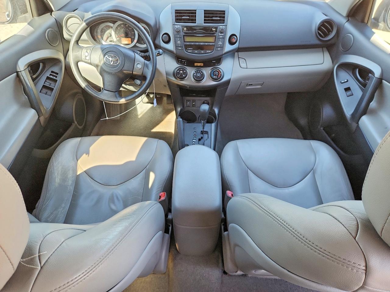 2011 TOYOTA RAV4 photo 8