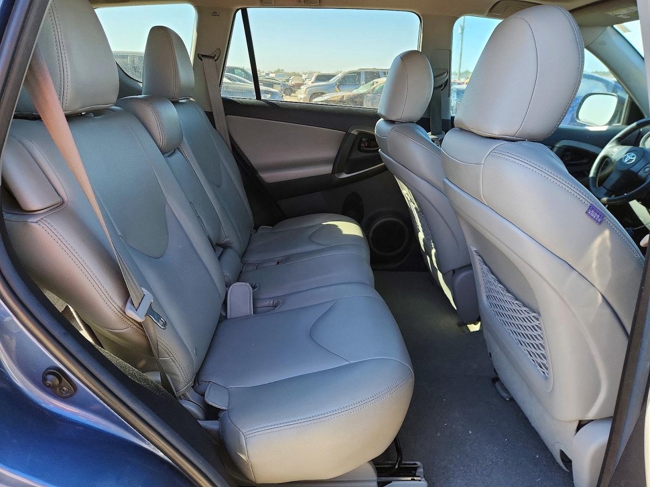2011 TOYOTA RAV4 photo 10