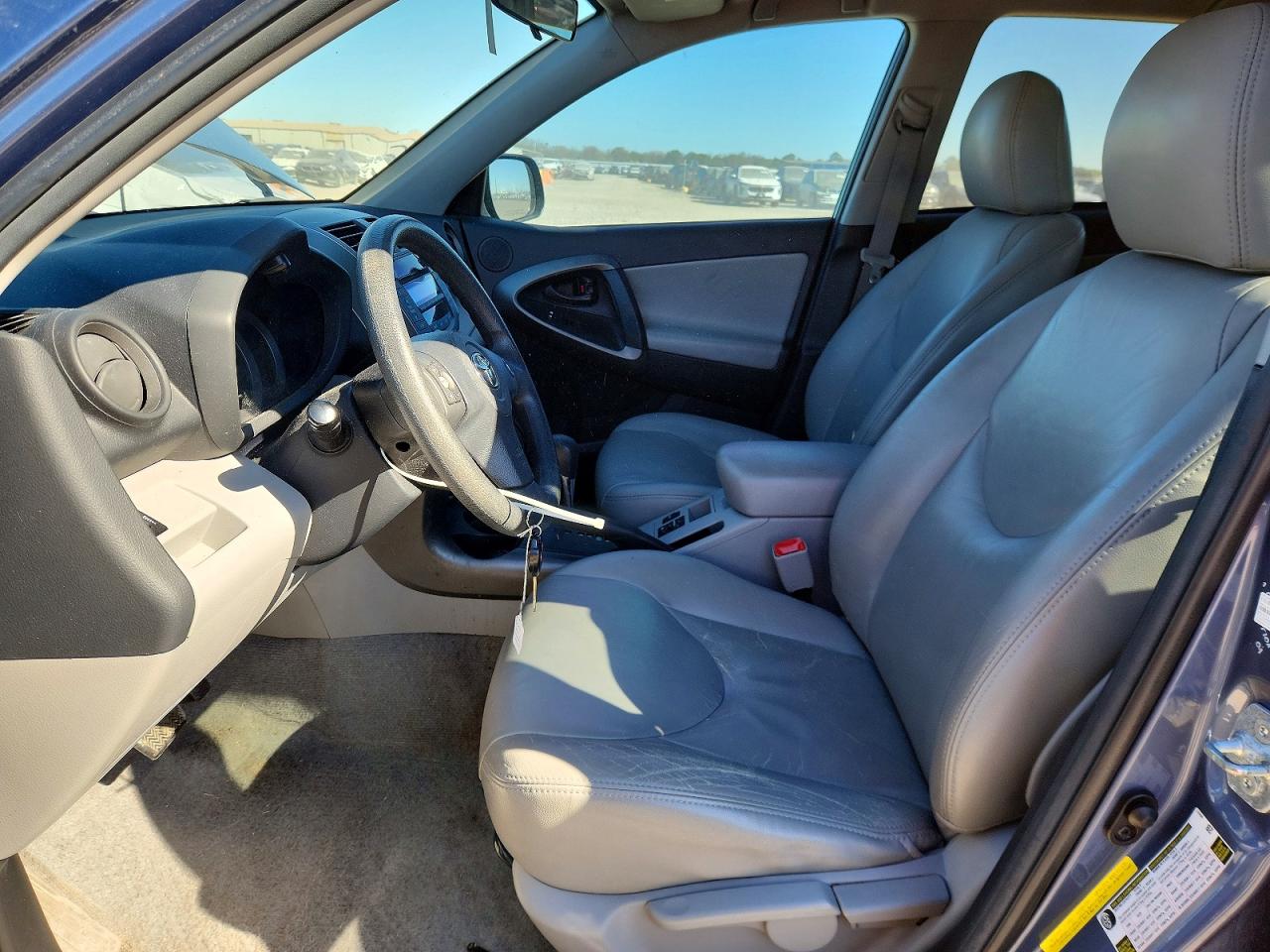2011 TOYOTA RAV4 photo 7