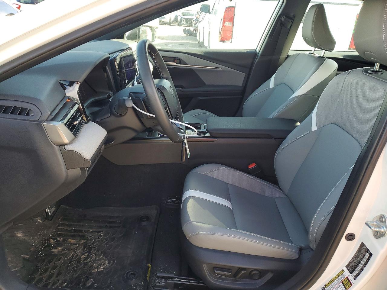 2025 TOYOTA CAMRY XSE photo 7
