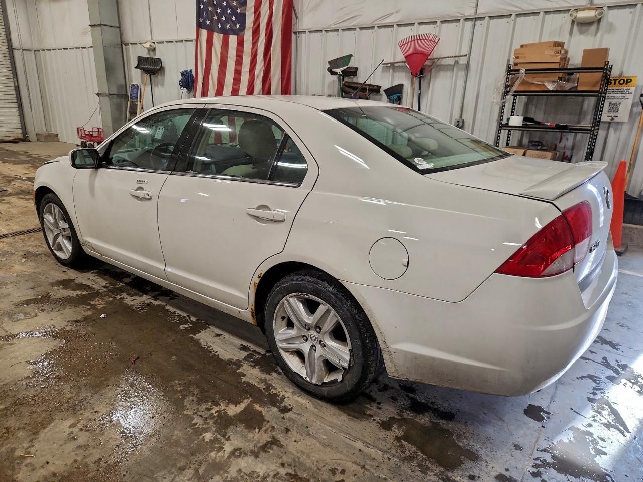 2010 MERCURY MILAN photo 2