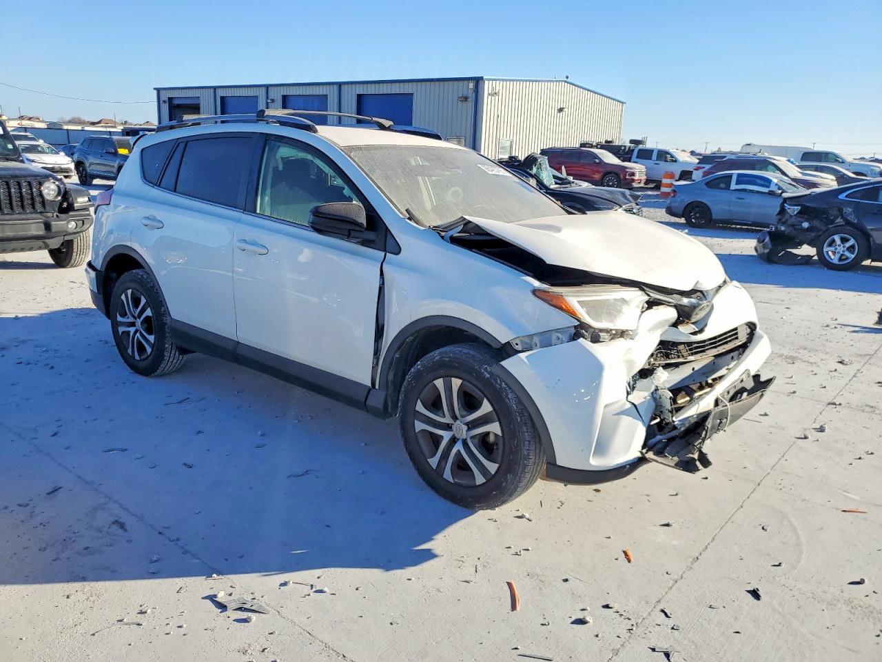 2018 TOYOTA RAV4 LE photo 4