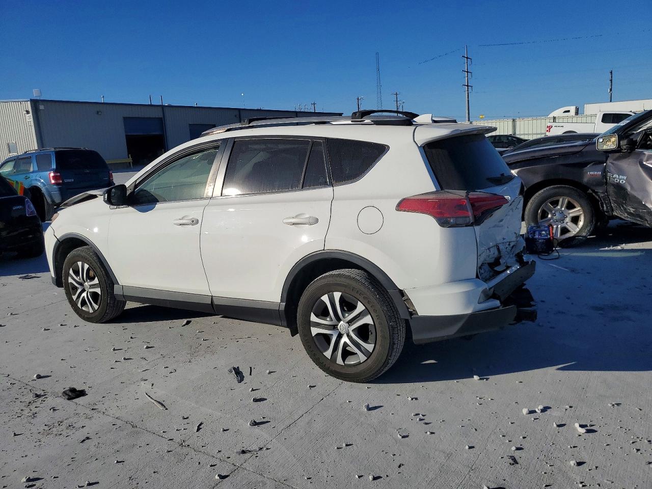 2018 TOYOTA RAV4 LE photo 2