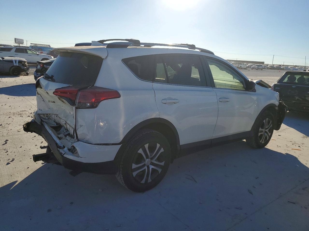 2018 TOYOTA RAV4 LE photo 3
