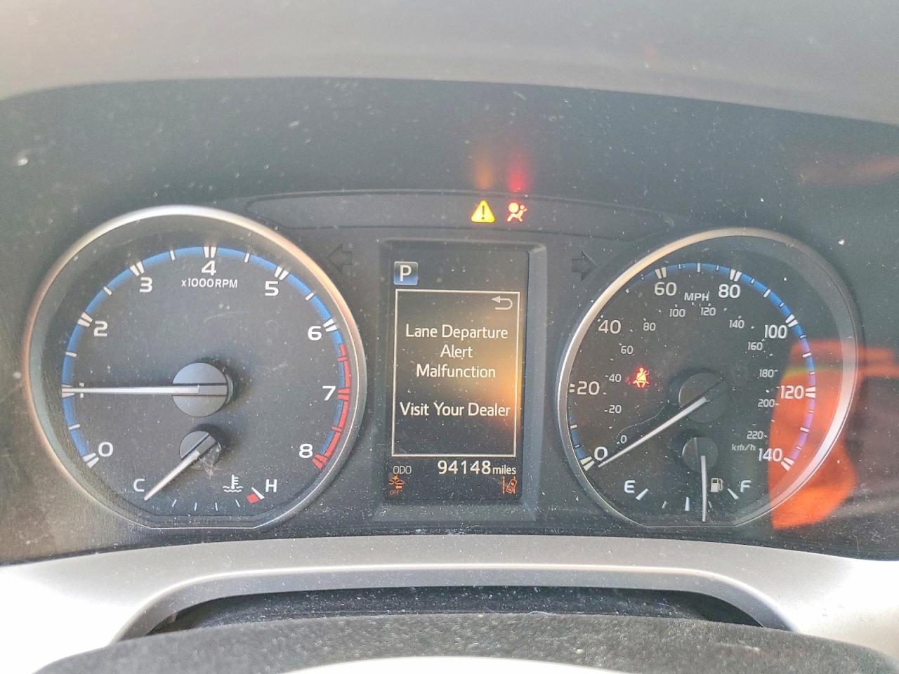 2018 TOYOTA RAV4 LE photo 9