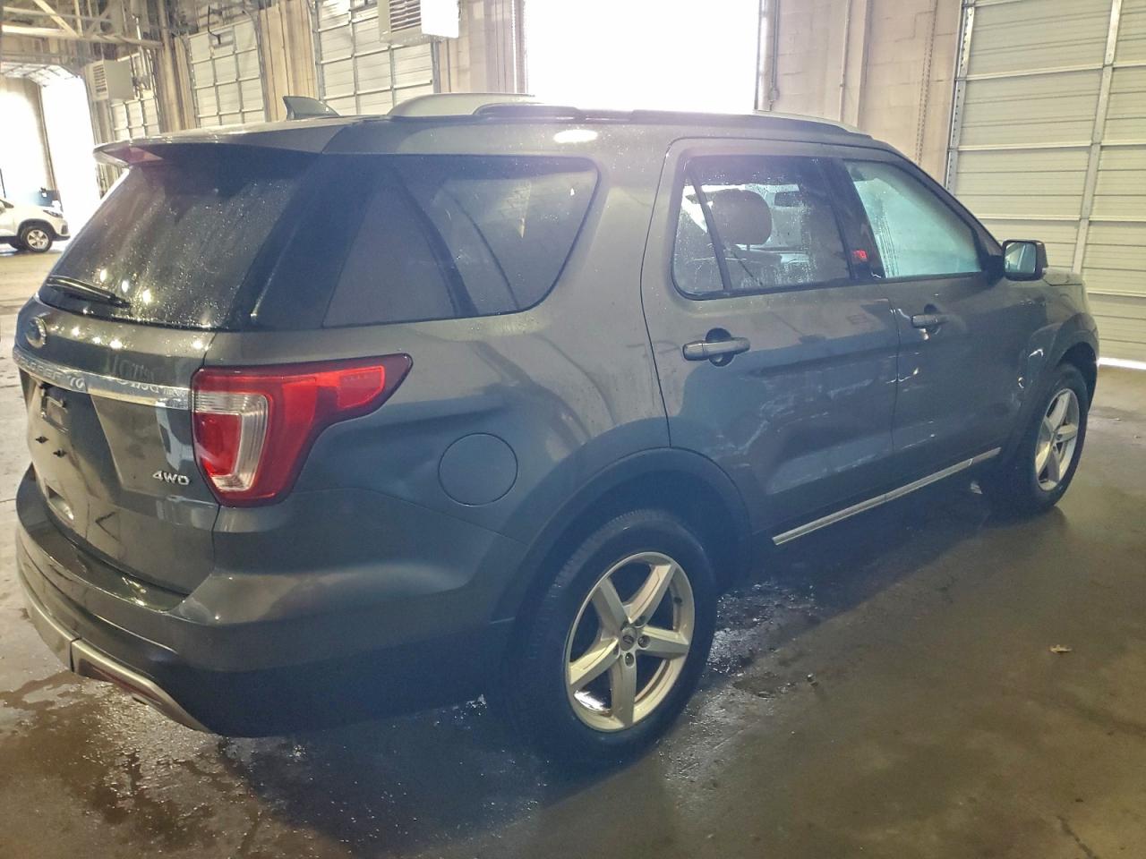 2017 FORD EXPLORER XLT photo 3