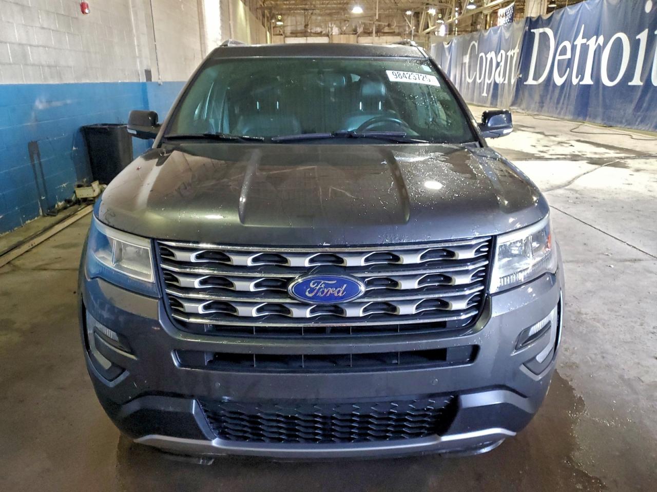2017 FORD EXPLORER XLT photo 5