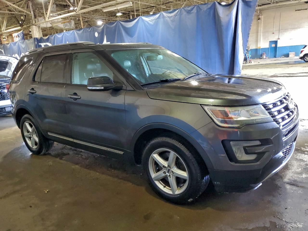 2017 FORD EXPLORER XLT photo 4