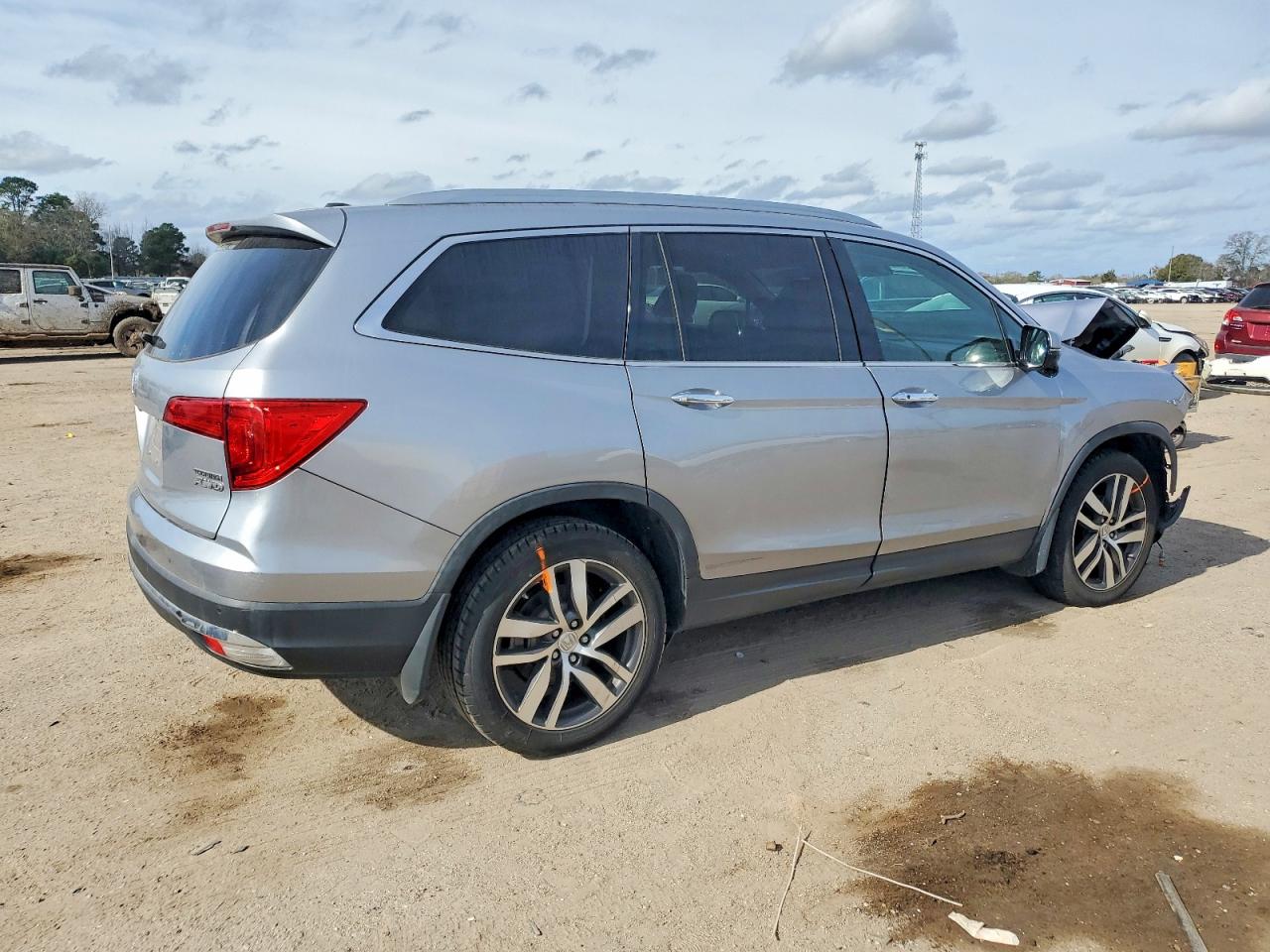 2016 HONDA PILOT TOURING photo 3