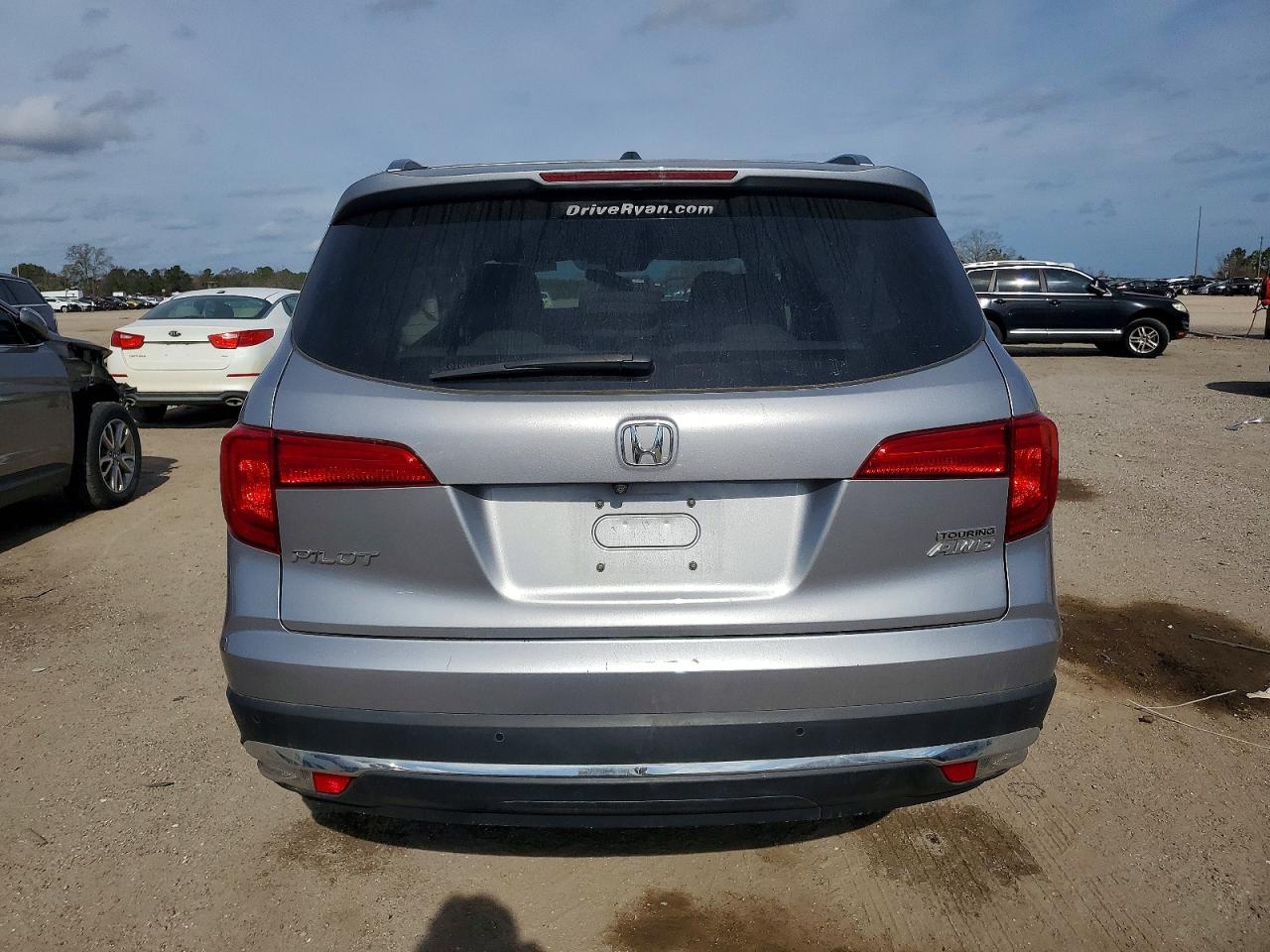 2016 HONDA PILOT TOURING photo 6