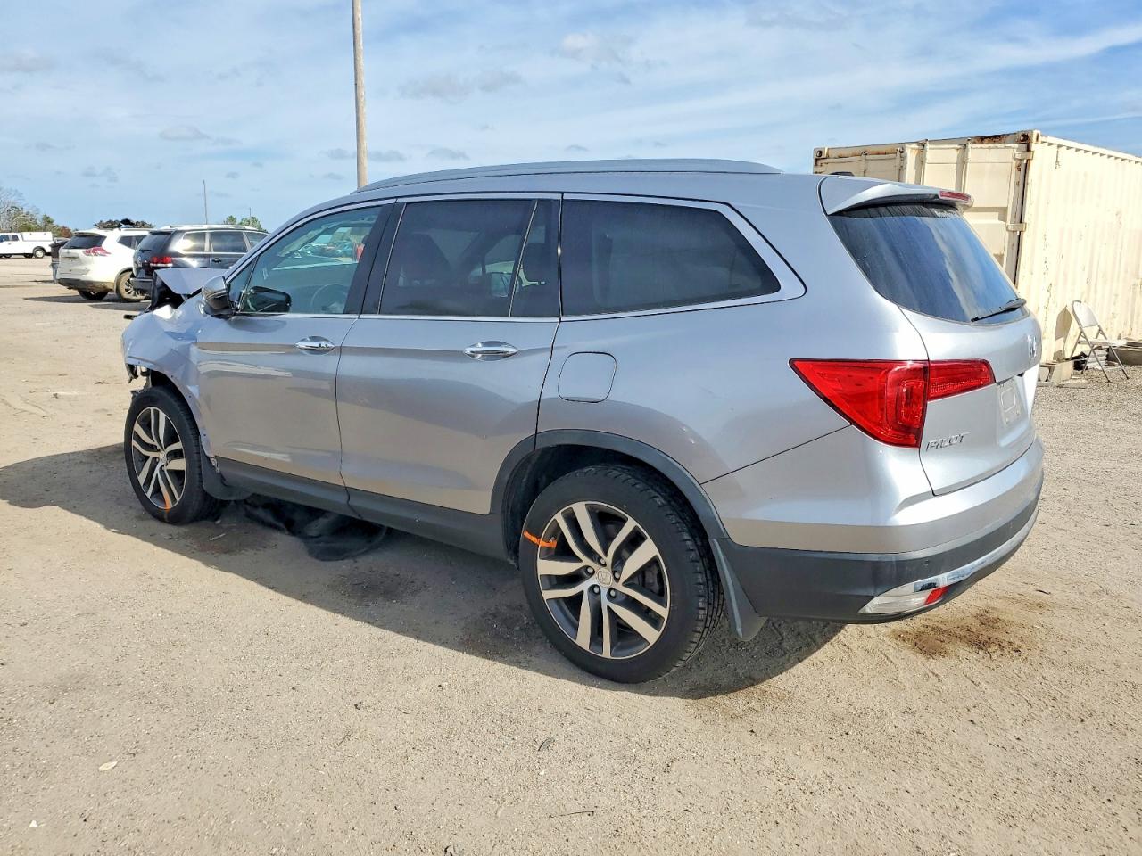 2016 HONDA PILOT TOURING photo 2