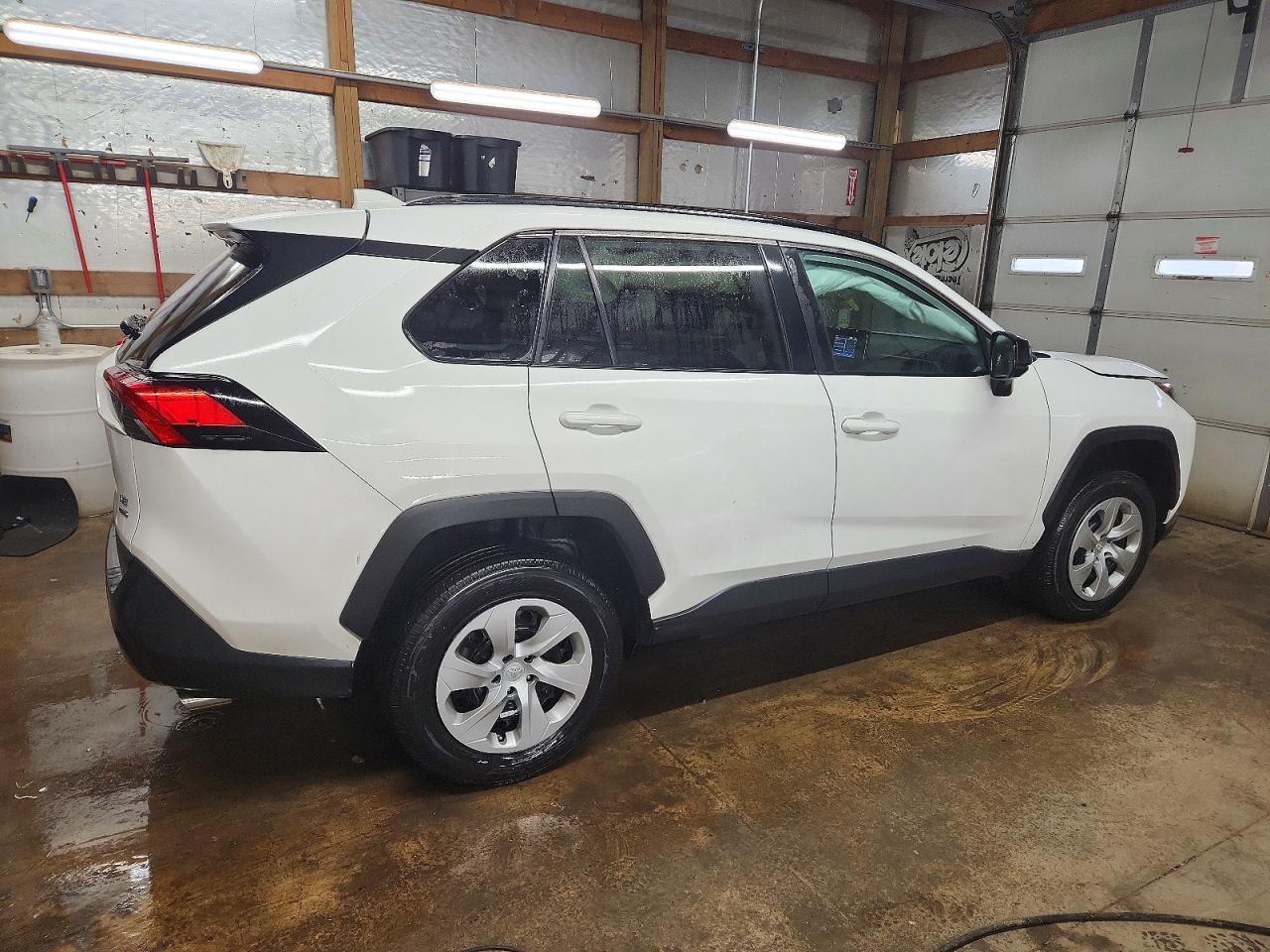 2021 TOYOTA RAV4 LE photo 3
