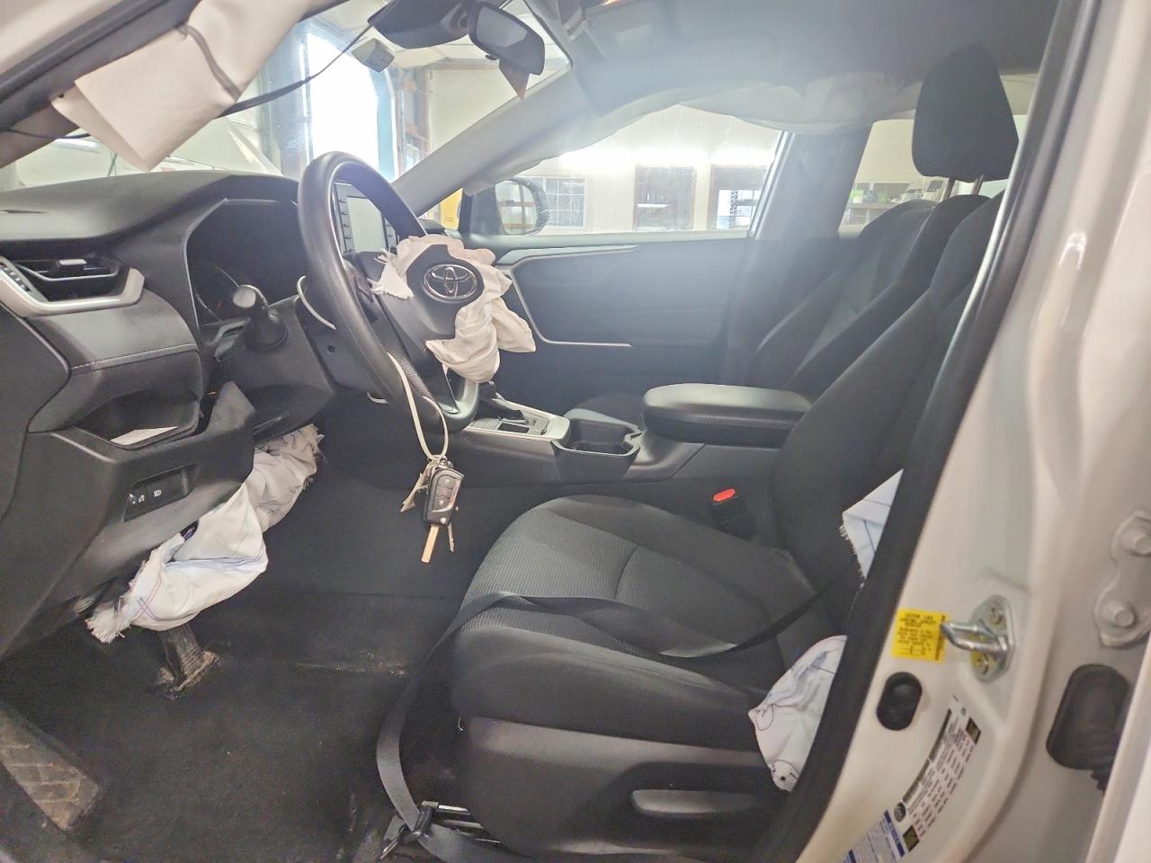 2021 TOYOTA RAV4 LE photo 7