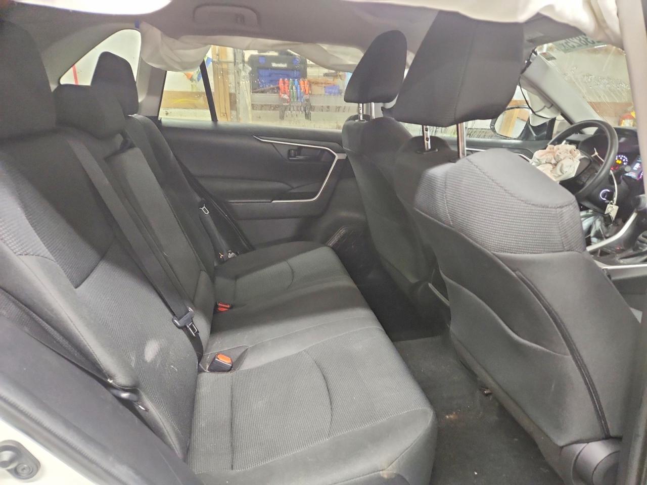 2021 TOYOTA RAV4 LE photo 11