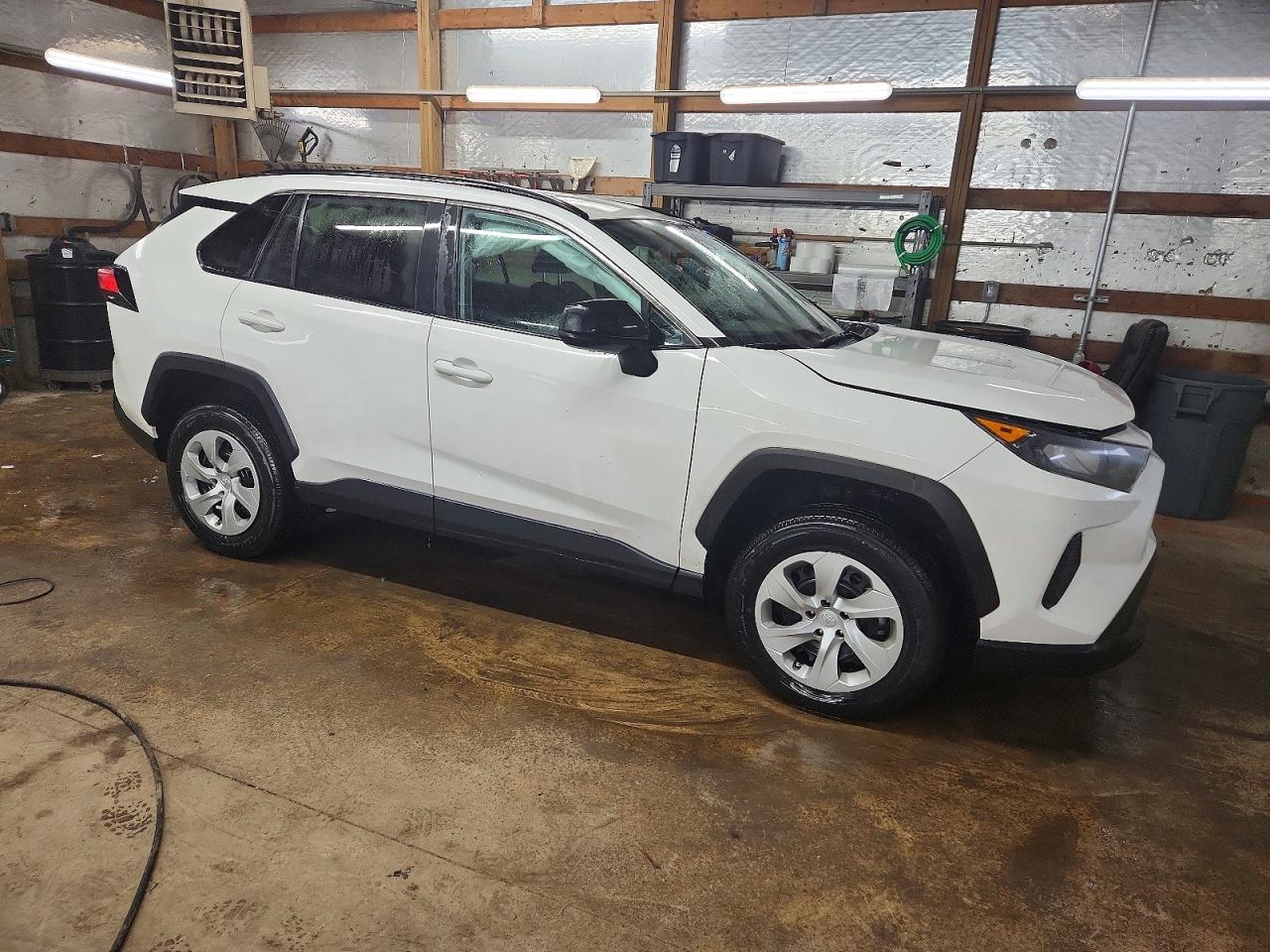 2021 TOYOTA RAV4 LE photo 4