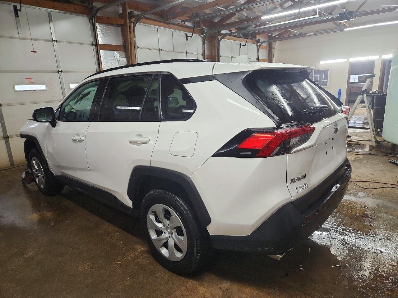 2021 TOYOTA RAV4 LE photo 2