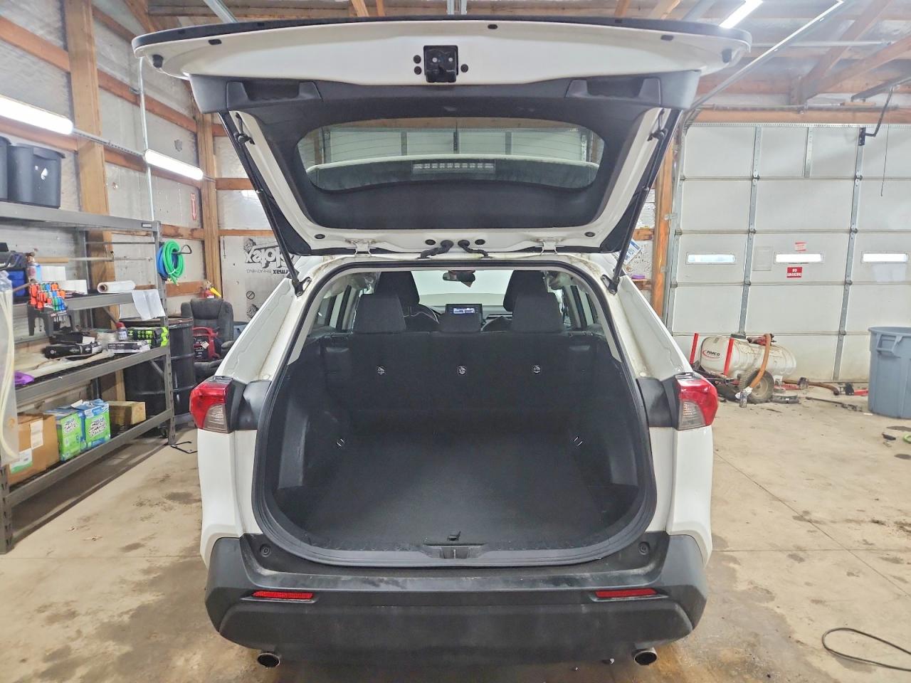 2021 TOYOTA RAV4 LE photo 6