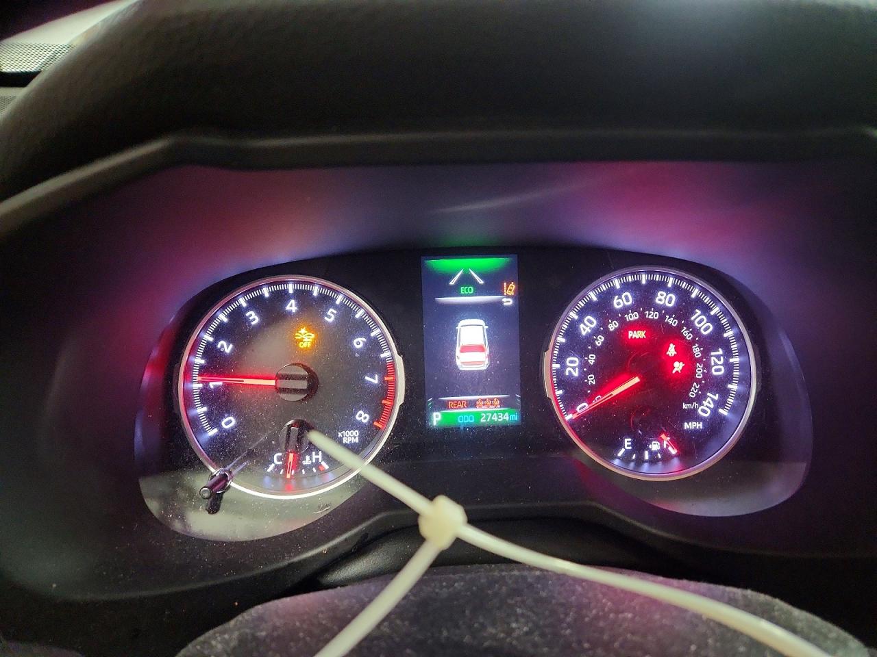 2021 TOYOTA RAV4 LE photo 9