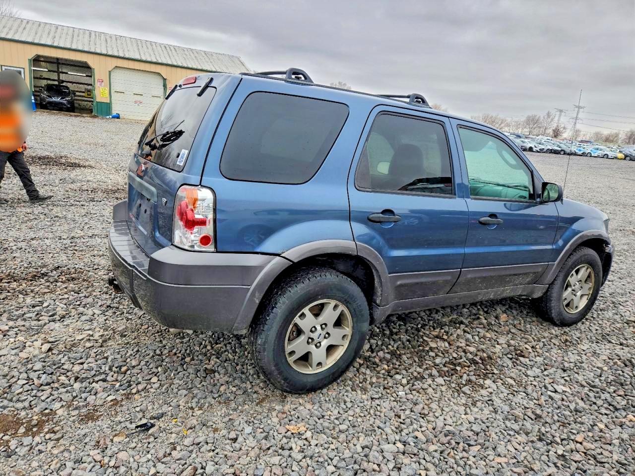 2005 FORD ESCAPE XLT photo 3