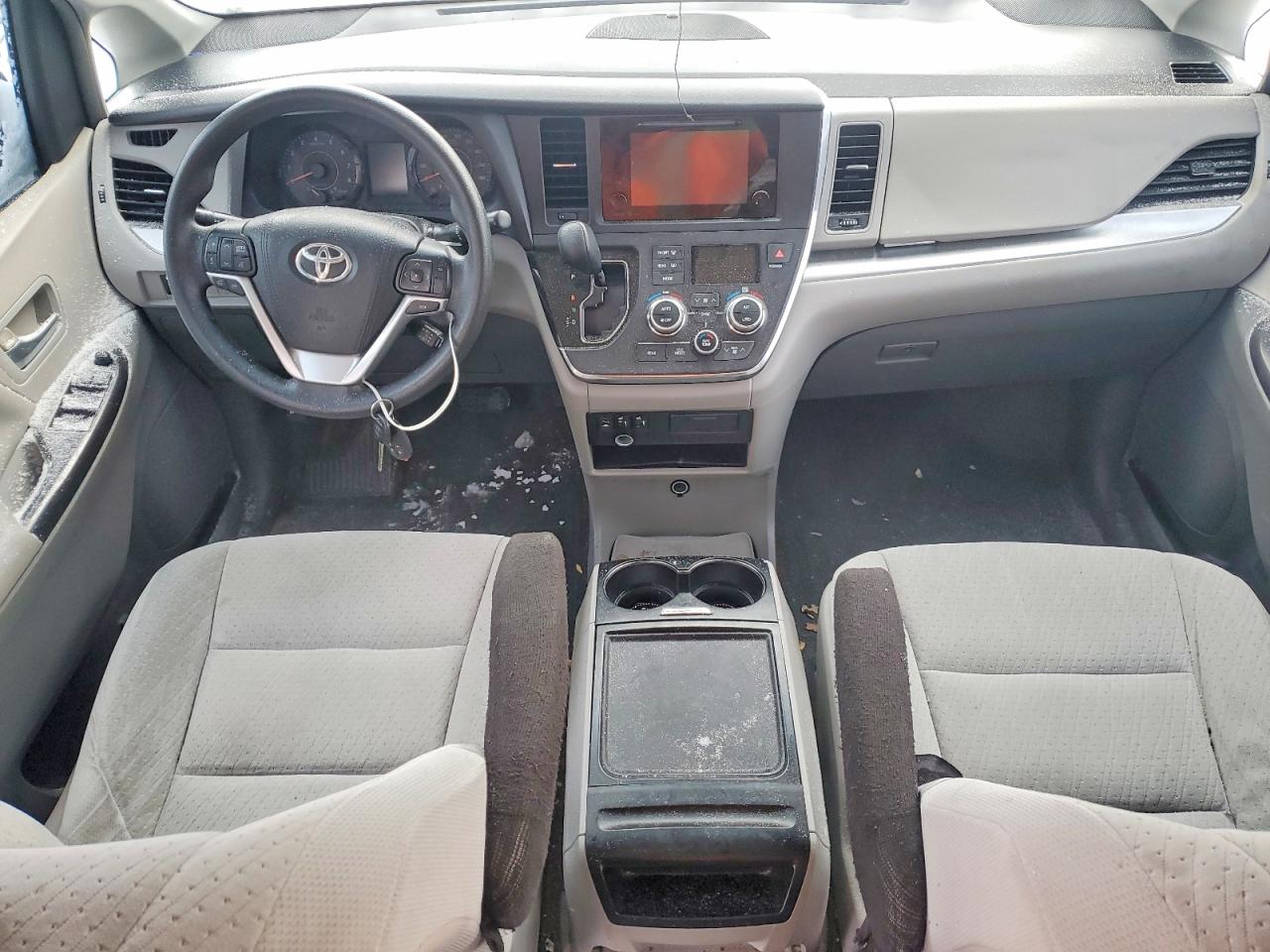 2015 TOYOTA SIENNA LE photo 15