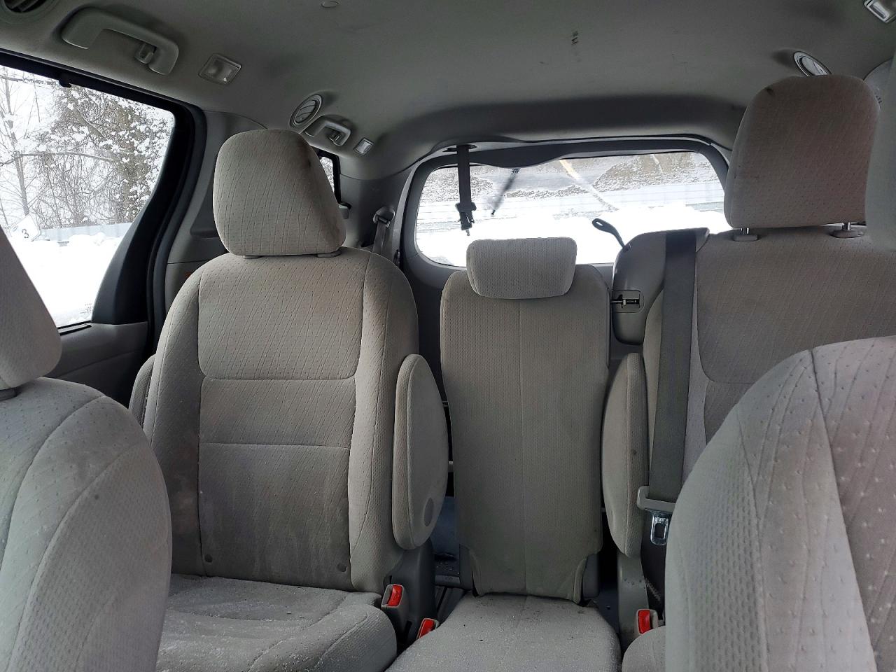 2015 TOYOTA SIENNA LE photo 19