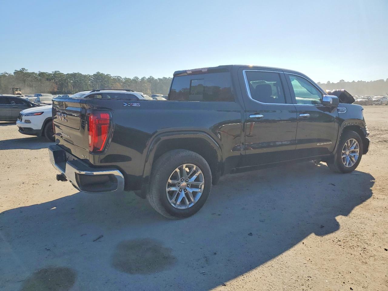 2022 GMC SIERRA LIMITED K1500 SLT photo 3