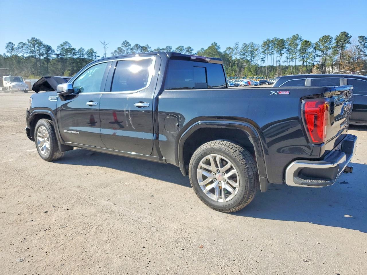 2022 GMC SIERRA LIMITED K1500 SLT photo 2