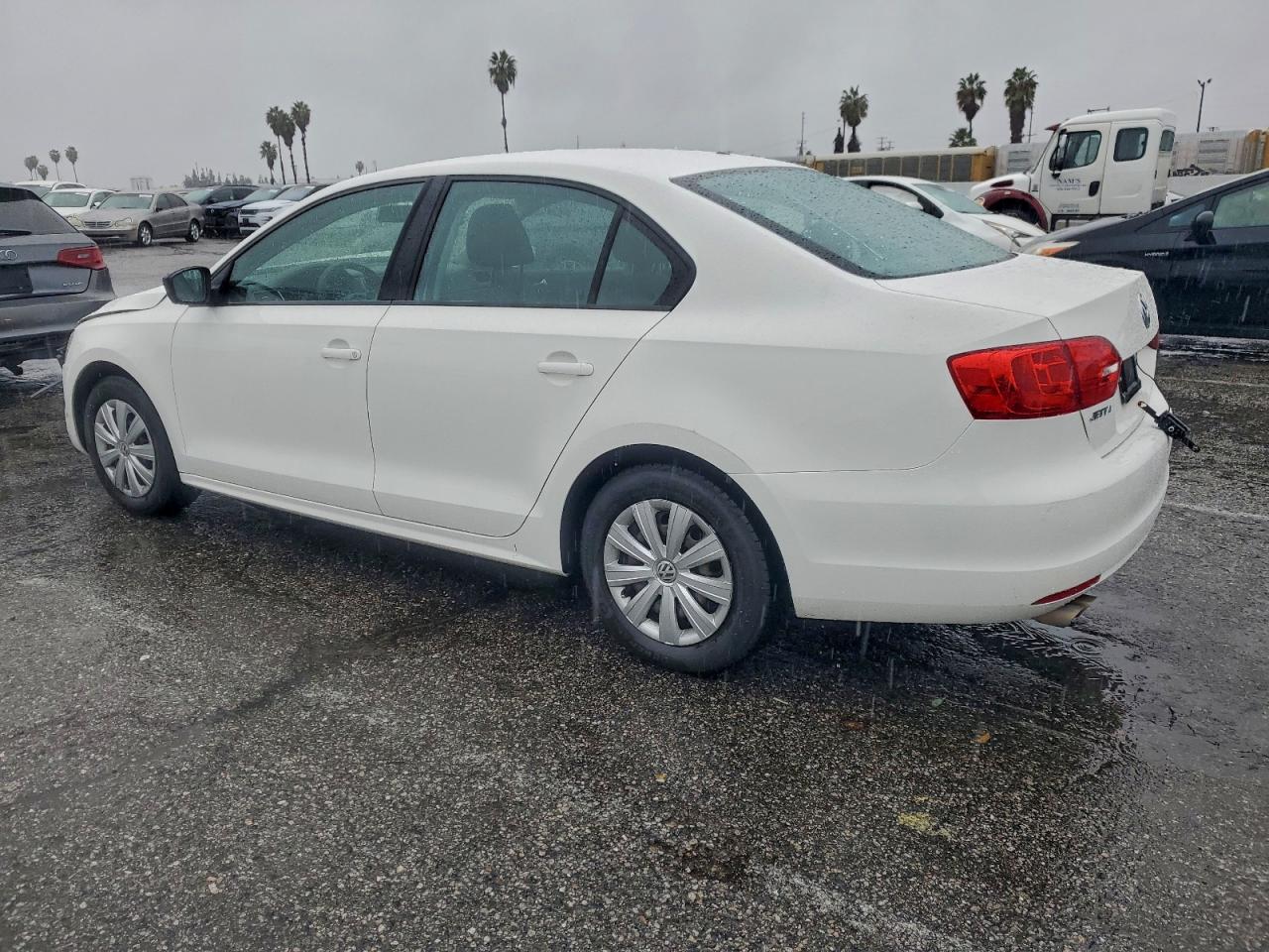 2013 VOLKSWAGEN JETTA BASE photo 2