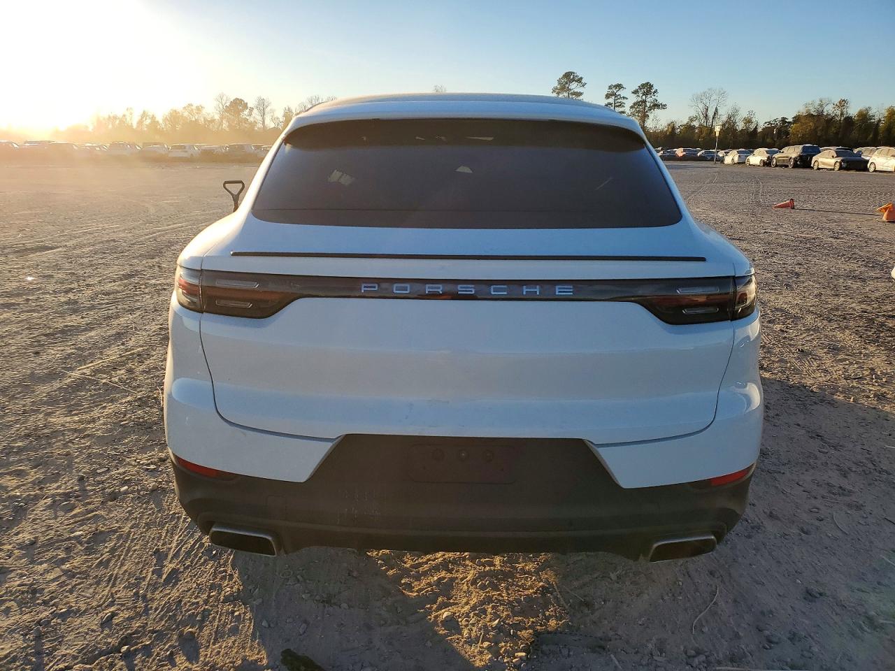 2022 PORSCHE CAYENNE COUPE photo 6