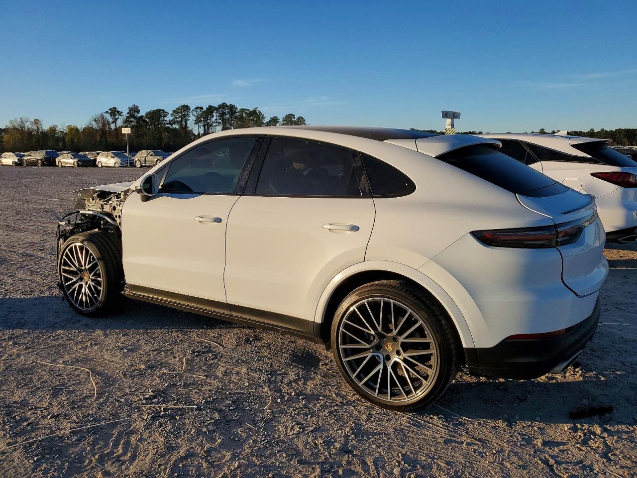2022 PORSCHE CAYENNE COUPE photo 2