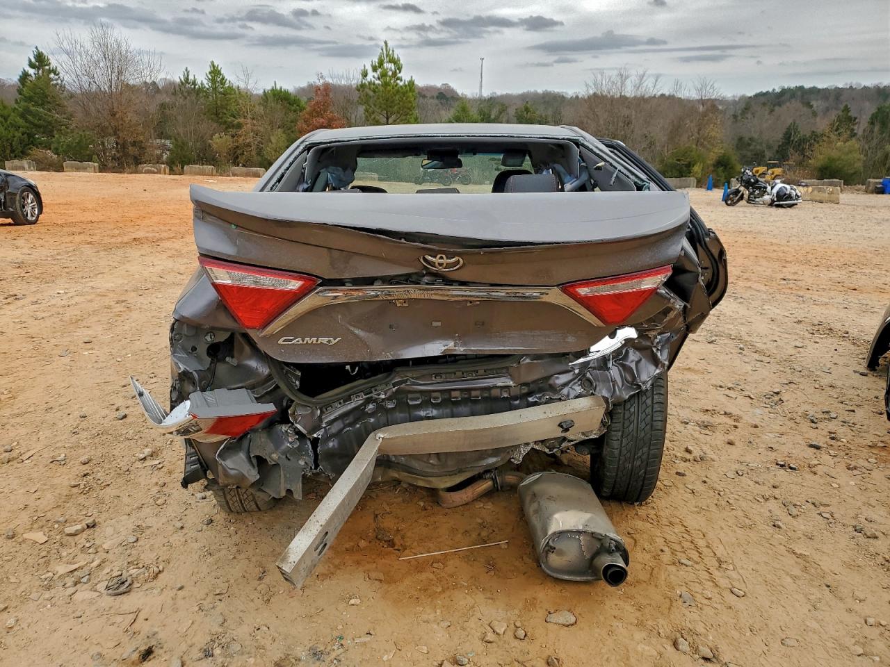 2015 TOYOTA CAMRY LE photo 11