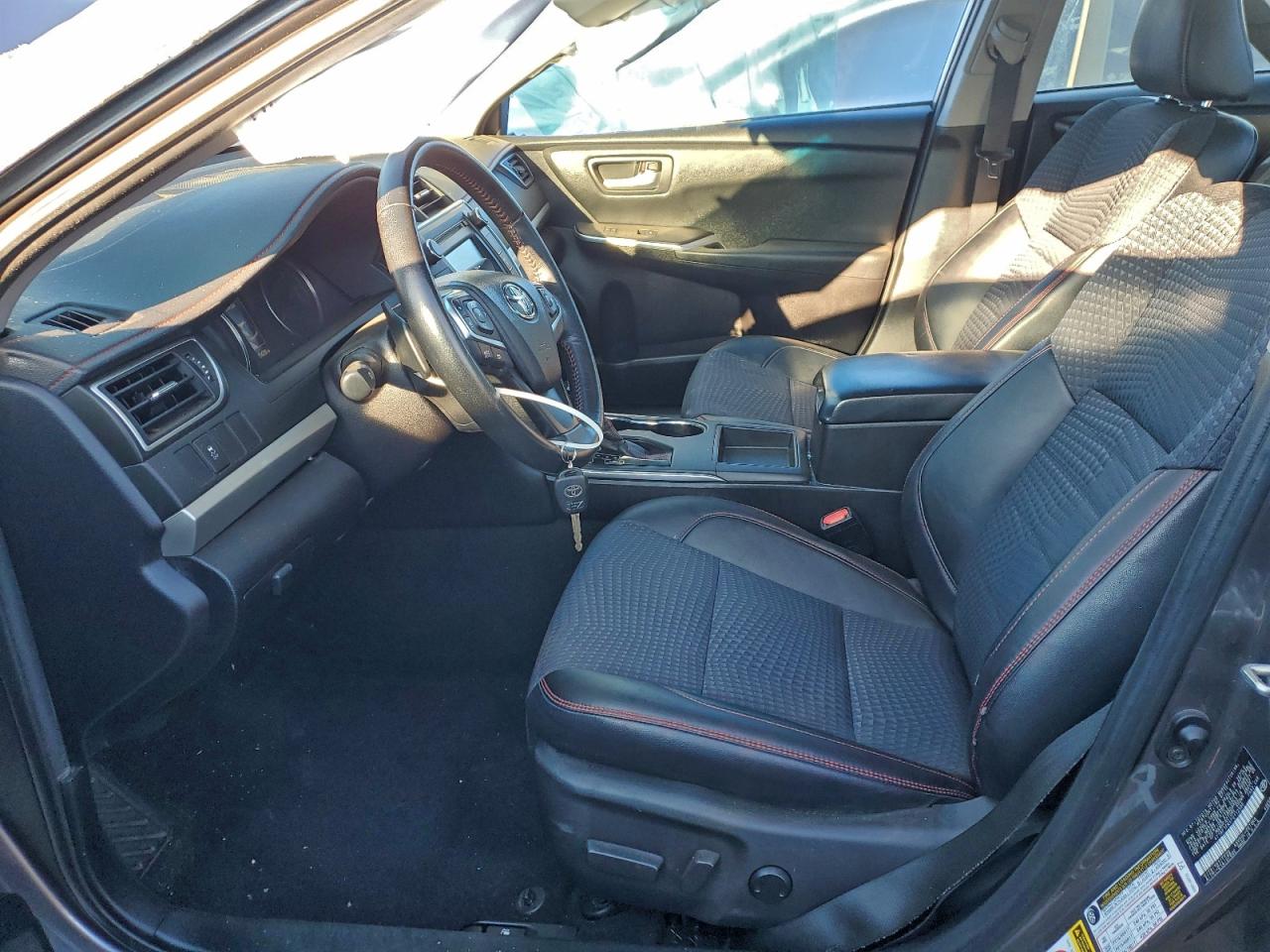 2015 TOYOTA CAMRY LE photo 13