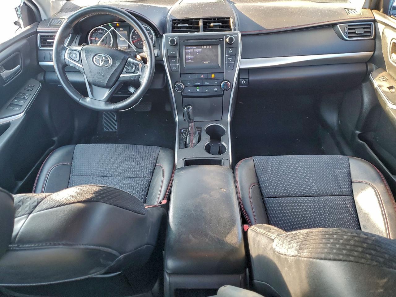 2015 TOYOTA CAMRY LE photo 15