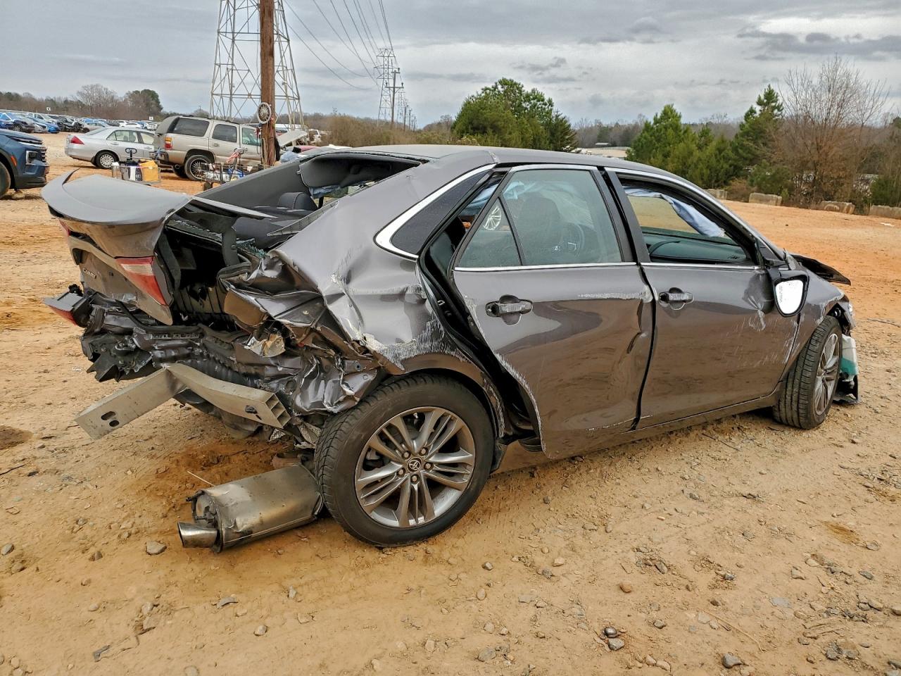 2015 TOYOTA CAMRY LE photo 5