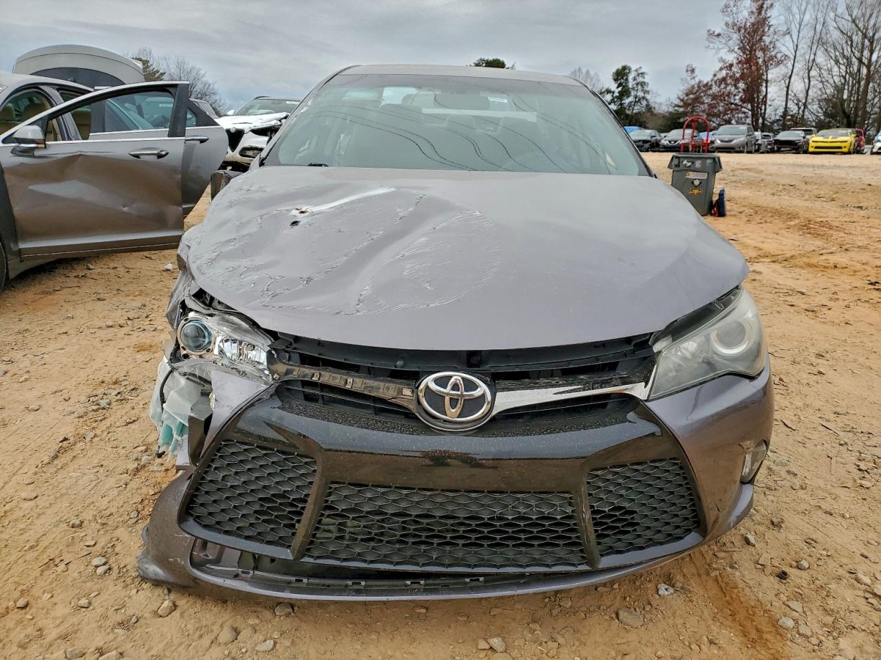 2015 TOYOTA CAMRY LE photo 9