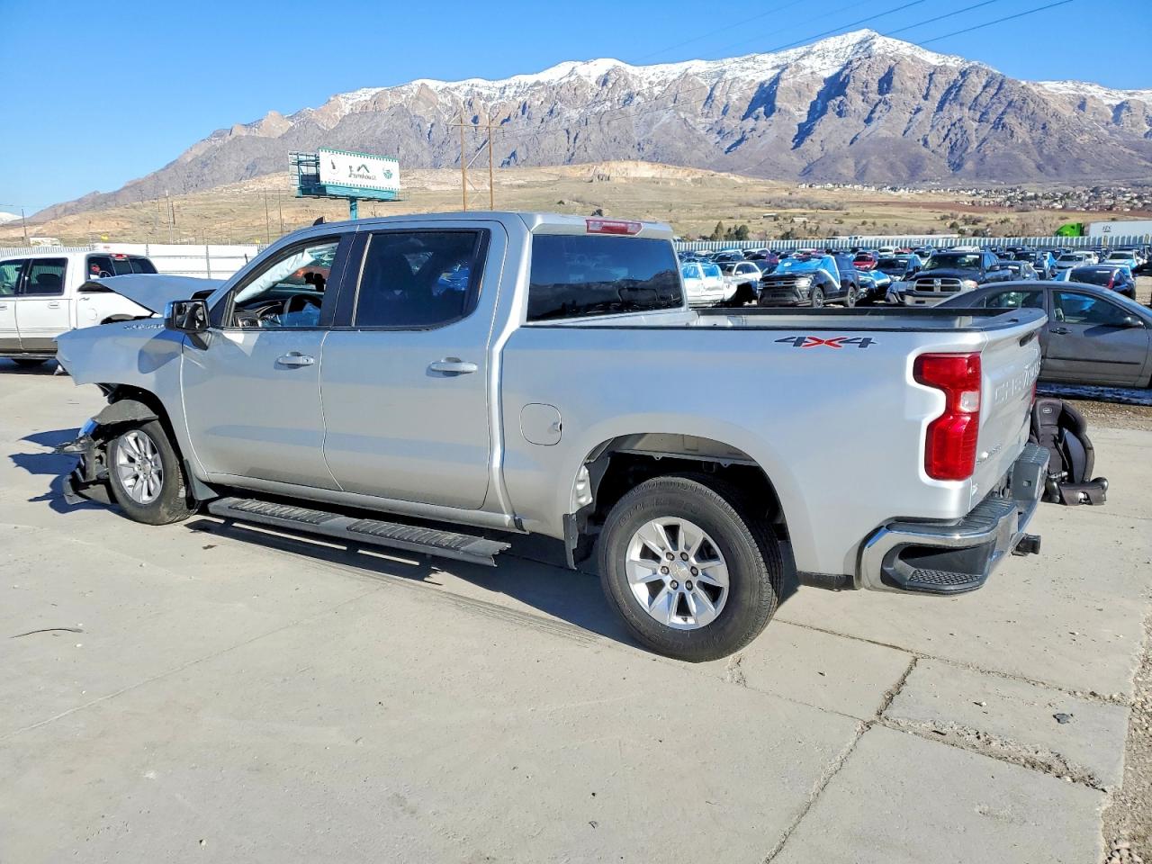 2020 CHEVROLET SILVERADO K1500 LT photo 4
