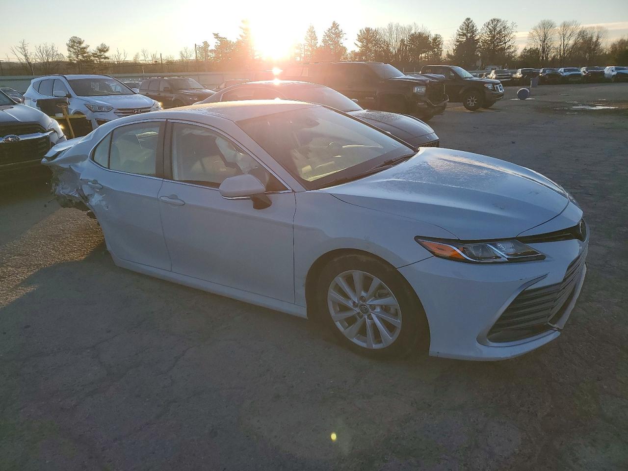2022 TOYOTA CAMRY LE photo 10