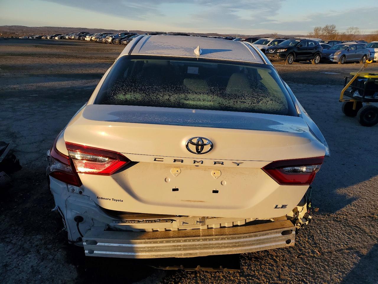 2022 TOYOTA CAMRY LE photo 16