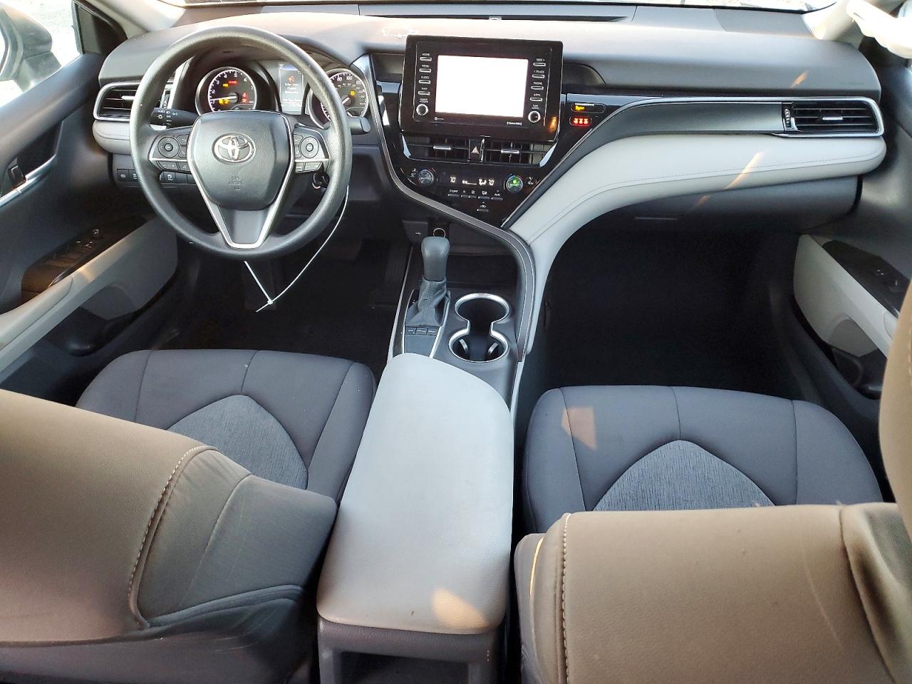 2022 TOYOTA CAMRY LE photo 22