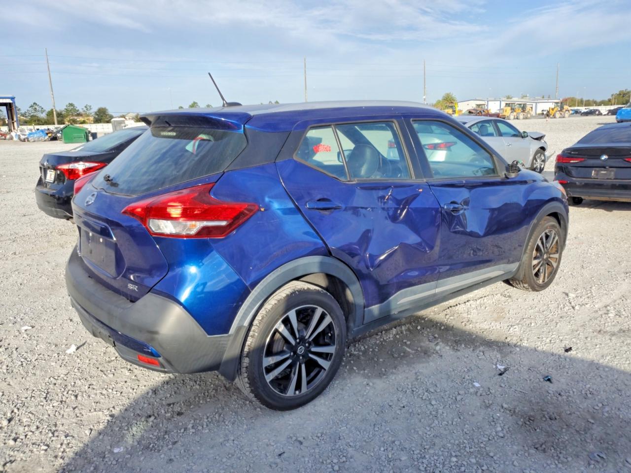 2019 NISSAN KICKS SR photo 5