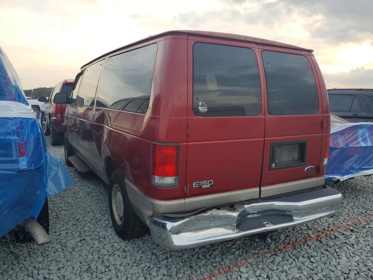 2001 FORD ECONOLINE E150 WAGON photo 2